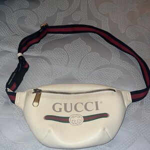 Gucci mini leather belt bag